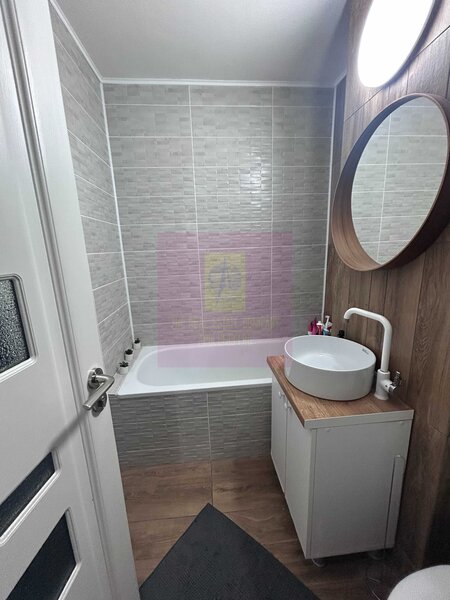 Apartament 3 camere decomandat, ultrafinisat, mobilat, et.5/9, Titan